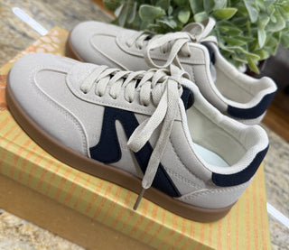 Very G Retro Beige Sneakers