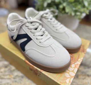 Very G Retro Beige Sneakers