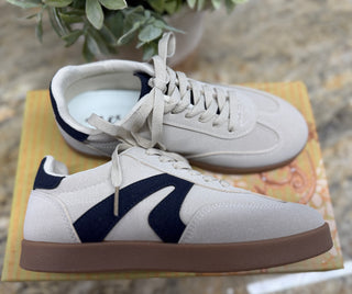Very G Retro Beige Sneakers