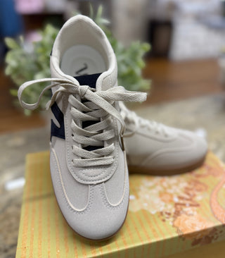 Very G Retro Beige Sneakers