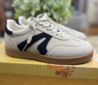 Very G Retro Beige Sneakers