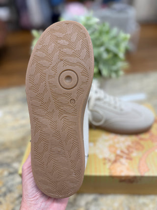 Very G Retro Beige Sneakers