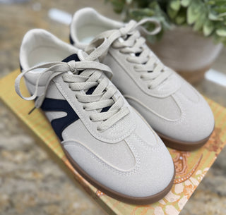 Very G Retro Beige Sneakers